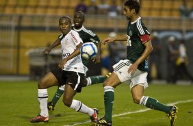 Elias; Armero e Danilo durante a partida entre Palmeiras x Corinthians, vlida pela 12 rodada do Campeonato Brasileiro de 2010, serie A, realizada esta tarde no estdio do Pacaembu