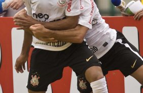 Jorge Henrique comemora seu gol com Iarley durante a partida entre Palmeiras x Corinthians, válida pela 12ª rodada do Campeonato Brasileiro de 2010, serie A, realizada esta tarde no estádio do Pacaembu