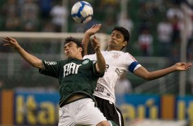 Kleber e William durante a partida entre Palmeiras x Corinthians, vlida pela 12 rodada do Campeonato Brasileiro de 2010, serie A, realizada esta tarde no estdio do Pacaembu