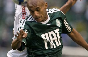 Leandro Castn e Ewerthon durante a partida entre Palmeiras x Corinthians, vlida pela 12 rodada do Campeonato Brasileiro de 2010, serie A, realizada esta tarde no estdio do Pacaembu