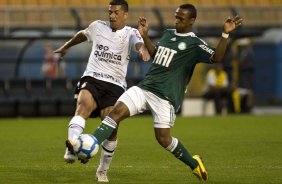 Ralf e Tinga durante a partida entre Palmeiras x Corinthians, vlida pela 12 rodada do Campeonato Brasileiro de 2010, serie A, realizada esta tarde no estdio do Pacaembu