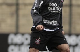 Danilo do Corinthians durante treino realizado no Parque São Jorge