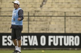 Adilson Batista durante o treino do Corinthians, realizado esta manh no Parque So Jorge. O prximo jogo da equipe, ser domingo, dia 15/08/2010, contra o Ava, no estdio da Ressacada, em Florianopolis, pela 14. a rodada do Campeonato Brasileiro de 2010