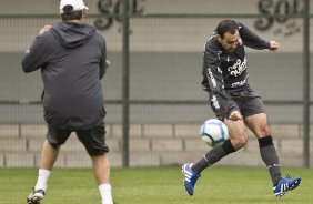 Adilson Batista e Danilo durante o treino do Corinthians, realizado esta manh no Parque So Jorge. O prximo jogo da equipe, ser domingo, dia 15/08/2010, contra o Ava, no estdio da Ressacada, em Florianopolis, pela 14. a rodada do Campeonato Brasileiro de 2010