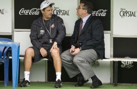 Adilson Batista e o diretor de futebol Mario Gobbi durante o treino do Corinthians, realizado esta manh no Parque So Jorge. O prximo jogo da equipe, ser domingo, dia 15/08/2010, contra o Ava, no estdio da Ressacada, em Florianopolis, pela 14. a rodada do Campeonato Brasileiro de 2010