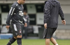 Ronaldo e Adilson Batista durante o treino do Corinthians, realizado esta manh no Parque So Jorge. O prximo jogo da equipe, ser domingo, dia 15/08/2010, contra o Ava, no estdio da Ressacada, em Florianopolis, pela 14. a rodada do Campeonato Brasileiro de 2010