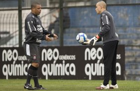 Ronaldo e Julio Cesar durante o treino do Corinthians, realizado esta manh no Parque So Jorge. O prximo jogo da equipe, ser domingo, dia 15/08/2010, contra o Ava, no estdio da Ressacada, em Florianopolis, pela 14. a rodada do Campeonato Brasileiro de 2010