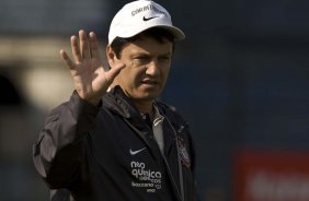 Adilson Batista durante o treino do Corinthians, realizado esta tarde no Parque So Jorge. O prximo jogo da equipe, ser domingo, dia 15/08/2010, contra o Ava, no estdio da Ressacada, em Florianopolis, pela 14. a rodada do Campeonato Brasileiro de 2010