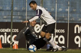 Rafael Santos e Iarley durante o treino do Corinthians, realizado esta tarde no Parque So Jorge. O prximo jogo da equipe, ser domingo, dia 15/08/2010, contra o Ava, no estdio da Ressacada, em Florianopolis, pela 14. a rodada do Campeonato Brasileiro de 2010