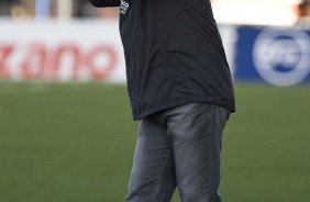 Adilson Batista durante a partida entre Avaí x Corinthians, válida pela 14ª rodada do Campeonato Brasileiro de 2010, serie A, realizada esta tarde no estádio da Ressacada, em Florianopolis/SC