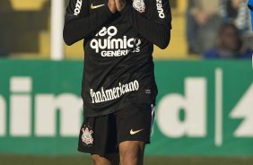 Iarley lamenta gol perdido durante a partida entre Avaí x Corinthians, válida pela 14ª rodada do Campeonato Brasileiro de 2010, serie A, realizada esta tarde no estádio da Ressacada, em Florianopolis/SC