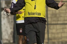 Adilson Batista durante o treino do Corinthians, realizado esta tarde no Parque So Jorge. O prximo jogo da equipe, ser domingo, dia 22/08/2010, contra o So Paulo, no estdio do Pacaembu, pela 15. a rodada do Campeonato Brasileiro de 2010