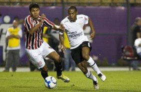 Casemiro e Elias durante a partida entre Corinthians x São Paulo, válida pela 15ª rodada do Campeonato Brasileiro de 2010, serie A, realizada esta tarde no estádio do Pacaembu, em São Paulo. São Paulo, Brasil