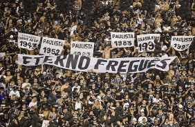 Durante a partida entre Corinthians x São Paulo, válida pela 15ª rodada do Campeonato Brasileiro de 2010, serie A, realizada esta tarde no estádio do Pacaembu, em São Paulo. São Paulo, Brasil
