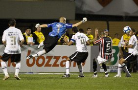 Durante a partida entre Corinthians x São Paulo, válida pela 15ª rodada do Campeonato Brasileiro de 2010, serie A, realizada esta tarde no estádio do Pacaembu, em São Paulo. São Paulo, Brasil