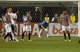 Durante a partida entre Corinthians x So Paulo, vlida pela 15 rodada do Campeonato Brasileiro de 2010, serie A, realizada esta tarde no estdio do Pacaembu, em So Paulo. So Paulo, Brasil