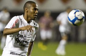 Durante a partida entre Corinthians x So Paulo, vlida pela 15 rodada do Campeonato Brasileiro de 2010, serie A, realizada esta tarde no estdio do Pacaembu, em So Paulo. So Paulo, Brasil