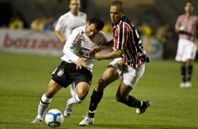 Durante a partida entre Corinthians x So Paulo, vlida pela 15 rodada do Campeonato Brasileiro de 2010, serie A, realizada esta tarde no estdio do Pacaembu, em So Paulo. So Paulo, Brasil