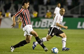 Durante a partida entre Corinthians x So Paulo, vlida pela 15 rodada do Campeonato Brasileiro de 2010, serie A, realizada esta tarde no estdio do Pacaembu, em So Paulo. So Paulo, Brasil