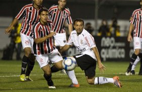 Jean e Iarley durante a partida entre Corinthians x So Paulo, vlida pela 15 rodada do Campeonato Brasileiro de 2010, serie A, realizada esta tarde no estdio do Pacaembu, em So Paulo. So Paulo, Brasil