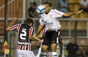 Jean e Iarley durante a partida entre Corinthians x So Paulo, vlida pela 15 rodada do Campeonato Brasileiro de 2010, serie A, realizada esta tarde no estdio do Pacaembu, em So Paulo. So Paulo, Brasil