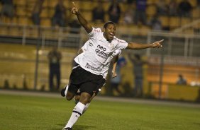 Jucilei comemora seu gol durante a partida entre Corinthians x So Paulo, vlida pela 15 rodada do Campeonato Brasileiro de 2010, serie A, realizada esta tarde no estdio do Pacaembu, em So Paulo. So Paulo, Brasil