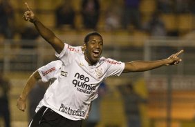 Jucilei comemora seu gol durante a partida entre Corinthians x So Paulo, vlida pela 15 rodada do Campeonato Brasileiro de 2010, serie A, realizada esta tarde no estdio do Pacaembu, em So Paulo. So Paulo, Brasil