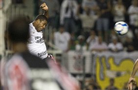 Jucilei faz o terceiro gol do Corinthians durante a partida entre Corinthians x So Paulo, vlida pela 15 rodada do Campeonato Brasileiro de 2010, serie A, realizada esta tarde no estdio do Pacaembu, em So Paulo. So Paulo, Brasil