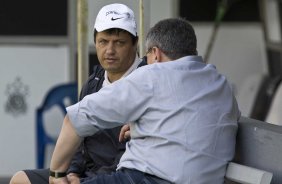 Adilson Batista e o diretor de futebol Mario Gobbi durante o treino do Corinthians, realizado esta manh no Parque So Jorge. O prximo jogo da equipe, ser amanh, quarta-feira, dia 25/08, contra o Cruzeiro, no estdio Joo Havelange, em Uberlandia, pela 16. a rodada do Campeonato Brasileiro de 2010