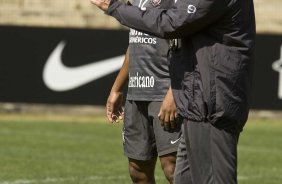 Elias e Adilson Batista durante o treino do Corinthians, realizado esta manh no Parque So Jorge. O prximo jogo da equipe, ser amanh, quarta-feira, dia 25/08, contra o Cruzeiro, no estdio Joo Havelange, em Uberlandia, pela 16. a rodada do Campeonato Brasileiro de 2010