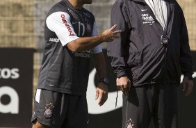 Iarley e Adilson Batista durante o treino do Corinthians, realizado esta manh no Parque So Jorge. O prximo jogo da equipe, ser amanh, quarta-feira, dia 25/08, contra o Cruzeiro, no estdio Joo Havelange, em Uberlandia, pela 16. a rodada do Campeonato Brasileiro de 2010