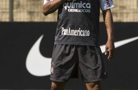 Thiago Heleno que pode entrar como zagueiro amanh, durante o treino do Corinthians, realizado esta manh no Parque So Jorge. O prximo jogo da equipe, ser amanh, quarta-feira, dia 25/08, contra o Cruzeiro, no estdio Joo Havelange, em Uberlandia, pela 16. a rodada do Campeonato Brasileiro de 2010