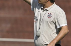 Adilson Batista durante o treino do Corinthians, realizado esta manh no Parque So Jorge. O prximo jogo da equipe, ser domingo, dia 29/08, contra o Vitoria/BA, no estdio do Pacaembu, pela 17. a rodada do Campeonato Brasileiro de 2010