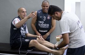 Julio Cesar; Ronaldo e o enfermeiro Cleber Costa nos vestirios antes da partida entre Corinthians x Vitoria/BA, vlida pela 17 rodada do Campeonato Brasileiro de 2010, serie A, realizada esta tarde no estdio do Pacaembu, em So Paulo. So Paulo, Brasil