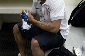Roberto Carlos nos vestirios antes da partida entre Corinthians x Vitoria/BA, vlida pela 17 rodada do Campeonato Brasileiro de 2010, serie A, realizada esta tarde no estdio do Pacaembu, em So Paulo. So Paulo, Brasil