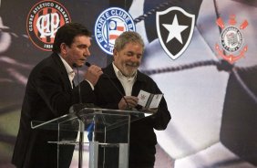 O presidente Luiz Inacio Lula da Silva recebeu esta noite homenagem do Corinthians no Parque So Jorge, como Torcedor do Centenario, e do Clube dos 13 como Chanceler do Futebol Brasileiro