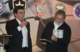 O presidente Luiz Inacio Lula da Silva recebeu esta noite homenagem do Corinthians no Parque So Jorge, como Torcedor do Centenario, e do Clube dos 13 como Chanceler do Futebol Brasileiro