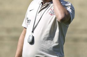 Adilson Batista durante o treino do Corinthians, realizado esta manh no Parque So Jorge. O prximo jogo da equipe, ser amanh, sbado, dia 04/09, contra o Goias/GO, no estdio do Pacaembu, pela 19. a rodada do Campeonato Brasileiro de 2010