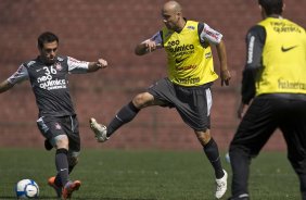 Bruno Cesar e Alessandro durante o treino do Corinthians, realizado esta manh no Parque So Jorge. O prximo jogo da equipe, ser amanh, sbado, dia 04/09, contra o Goias/GO, no estdio do Pacaembu, pela 19. a rodada do Campeonato Brasileiro de 2010