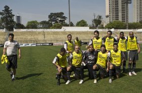 O tcnico Adilson Batista ao lado do time que venceu o racho durante o treino do Corinthians, realizado esta manh no Parque So Jorge. O prximo jogo da equipe, ser amanh, sbado, dia 04/09, contra o Goias/GO, no estdio do Pacaembu, pela 19. a rodada do Campeonato Brasileiro de 2010