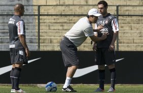 Roberto Carlos; Adilson Batista e Bruno Cesar durante o treino do Corinthians, realizado esta manh no Parque So Jorge. O prximo jogo da equipe, ser amanh, sbado, dia 04/09, contra o Goias/GO, no estdio do Pacaembu, pela 19. a rodada do Campeonato Brasileiro de 2010