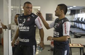 Ronaldo e Dentinho durante o treino do Corinthians, realizado esta manh no Parque So Jorge. O prximo jogo da equipe, ser amanh, sbado, dia 04/09, contra o Goias/GO, no estdio do Pacaembu, pela 19. a rodada do Campeonato Brasileiro de 2010