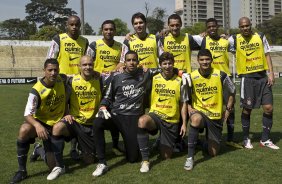 Time de coletes vencedor do racho durante o treino do Corinthians, realizado esta manh no Parque So Jorge. O prximo jogo da equipe, ser amanh, sbado, dia 04/09, contra o Goias/GO, no estdio do Pacaembu, pela 19. a rodada do Campeonato Brasileiro de 2010