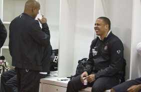 Roberto Carlos e Ronaldo nos vestirios antes da partida entre Atltico-PR x Corinthians, vlida pela 20 rodada do Campeonato Brasileiro de 2010, serie A, realizada esta noite no estdio da Arena da Baixada, em Curitiba
