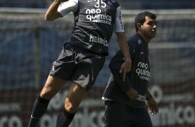 Paulo Andr e Fabio Carille, auxiliar durante o treino do Corinthians, realizado esta manh no Parque So Jorge. O prximo jogo da equipe, ser amanh, sbado, dia 11/09, contra o Grmio, no Pacaembu, pela 21. a rodada do Campeonato Brasileiro de 2010