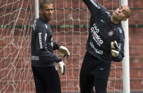 Rafael Santos e Julio Cesar durante o treino do Corinthians, realizado esta manh no Parque So Jorge. O prximo jogo da equipe, ser amanh, sbado, dia 11/09, contra o Grmio, no Pacaembu, pela 21. a rodada do Campeonato Brasileiro de 2010