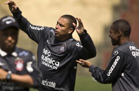 Ronaldo e Elias durante o treino do Corinthians, realizado esta manh no Parque So Jorge. O prximo jogo da equipe, ser amanh, sbado, dia 11/09, contra o Grmio, no Pacaembu, pela 21. a rodada do Campeonato Brasileiro de 2010