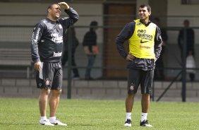 Ronaldo e o auxiliar Fabio Carille durante o treino do Corinthians, realizado esta manh no Parque So Jorge. O prximo jogo da equipe, ser amanh, sbado, dia 11/09, contra o Grmio, no Pacaembu, pela 21. a rodada do Campeonato Brasileiro de 2010