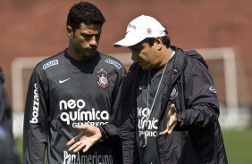 William e Adilson Batista durante o treino do Corinthians, realizado esta manh no Parque So Jorge. O prximo jogo da equipe, ser amanh, sbado, dia 11/09, contra o Grmio, no Pacaembu, pela 21. a rodada do Campeonato Brasileiro de 2010