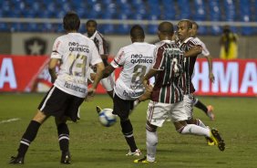 Jucilei(8) de costas chuta e faz o gol do Corinthians durante a partida entre Fluminense x Corinthians, vlida pela 22 rodada do Campeonato Brasileiro de 2010, serie A, realizada esta noite no estdio do Engenho